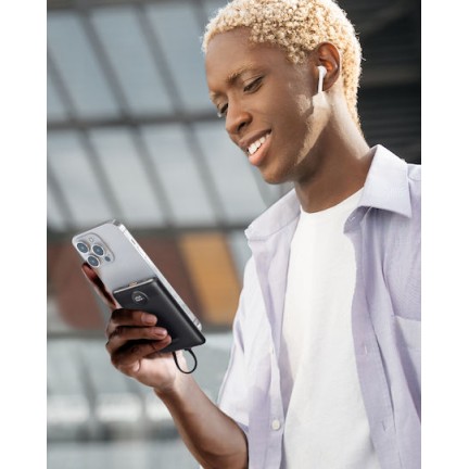 Veger C11 10,000mAh 22.5W PD Digital Display Powerbank With Built In Non-MFI Lightning & USB-C Cable Black