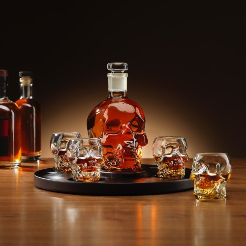 Ingenious Skull Decanter with Glasses Set